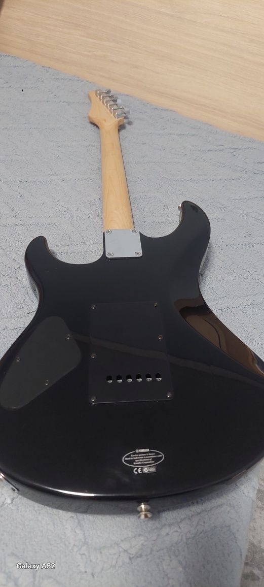 Електрическа китара (YAMAHA erg 121)