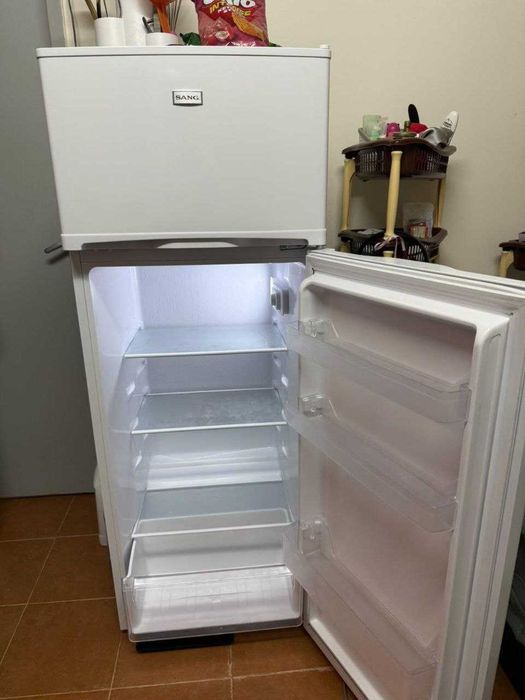 Продаваме хладилник