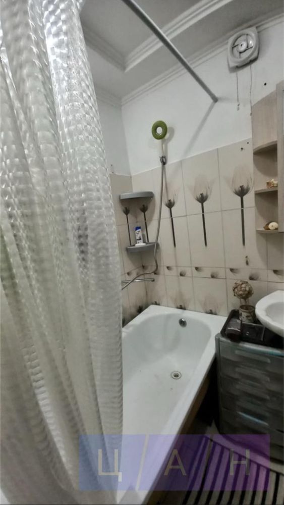 Продам большую 3-комн квартиру76кв м  , старого типа по ул Чкалова