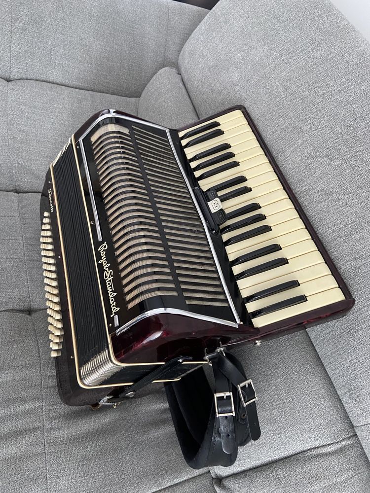 Acordeon de vanzare Bandon royal standard cu 80 basi