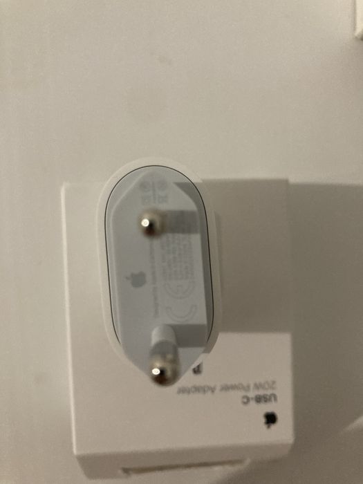 Айфон 20W оригинал адаптер новый продается торг минимальный