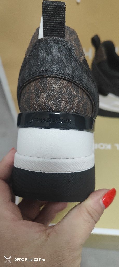Sneakersti Michael Kors originali