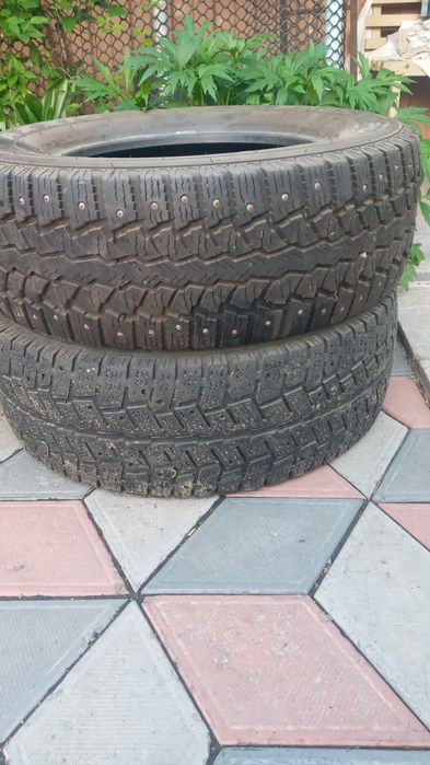 Резина б/у на Мерседес спринтер. 235.65 размер 16. Зимняя