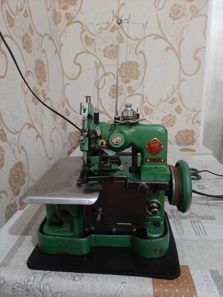 Швейная машинка и оверлок