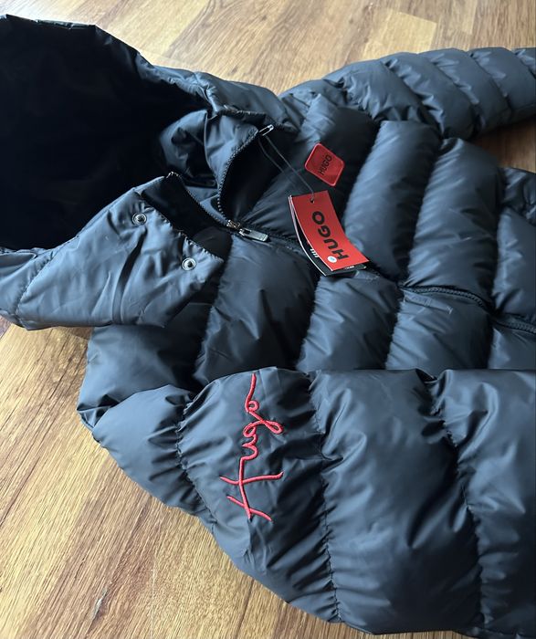 Мъжко,черно,зимно яке Hugo BOSS с бродирано лого и сваляща се качулка