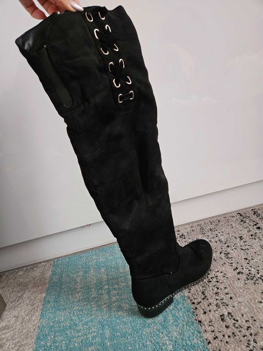 Cizme lungi de piele intoarsa