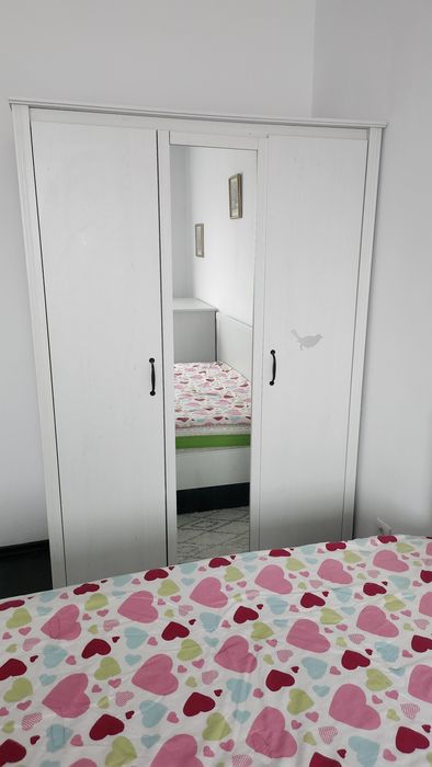 Dulap alb in stare foarte buna