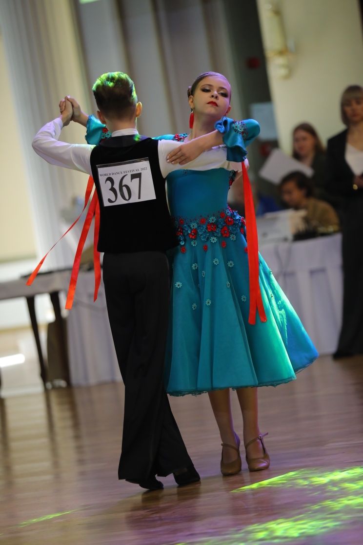 Платье для бальных танцев юниоры-1 стандарт