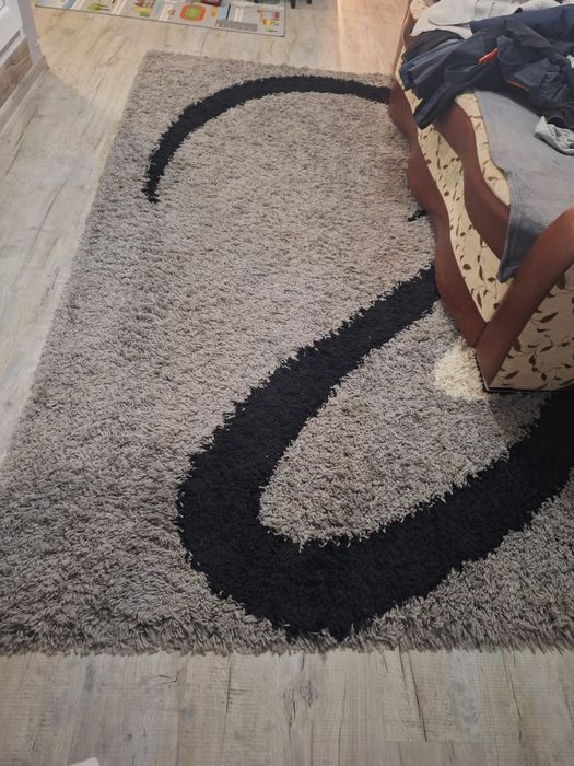 Vand covoare cu fir lung!