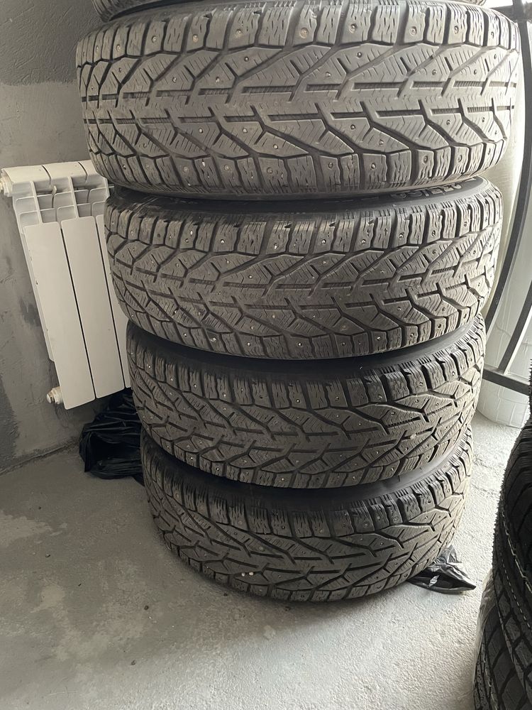 Продам Шины зимние