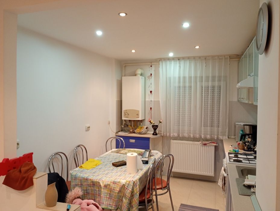 Vând apartament complet renovat