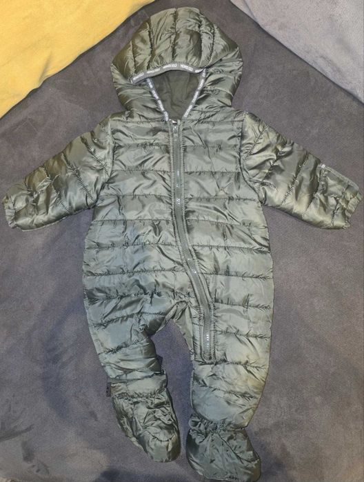 Космонавт, зелен цвят