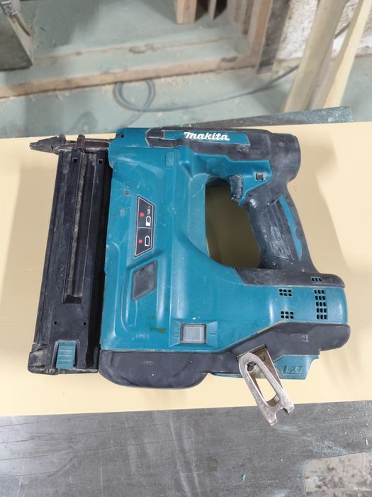 Pistol cuie Makita DBN 500