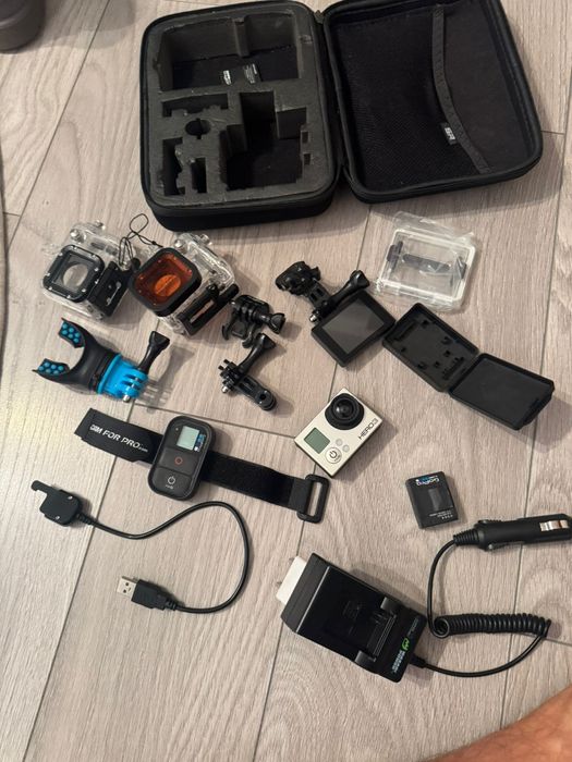 Camera go pro Hero 3  cu multe accesorii