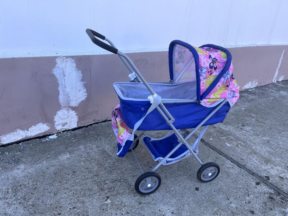 Детская игрушечная коляска