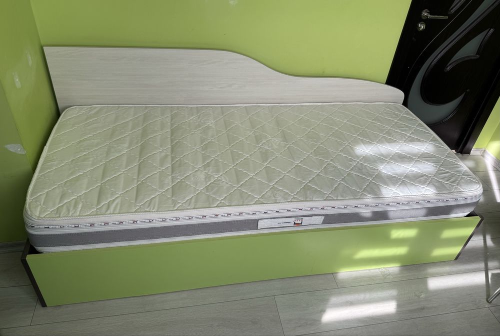 Бюро, гардероб, скрин, легло