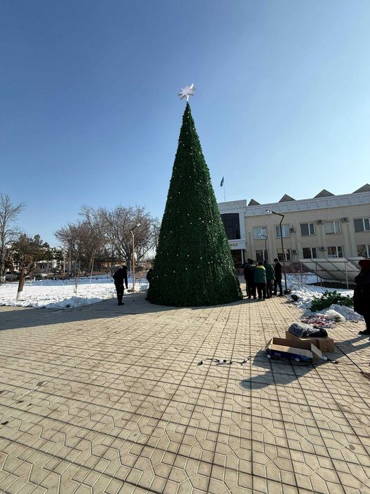 Установка новогодних ёлок || Yangi yil archasini o'rnatish