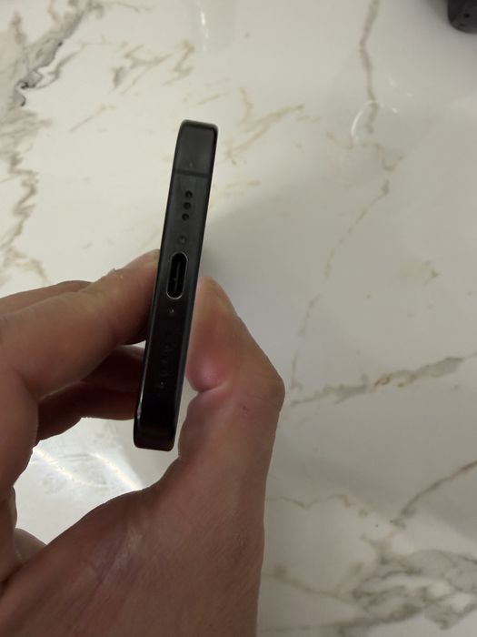 Vand iphone 16 Pro (spate spart) 128 GB