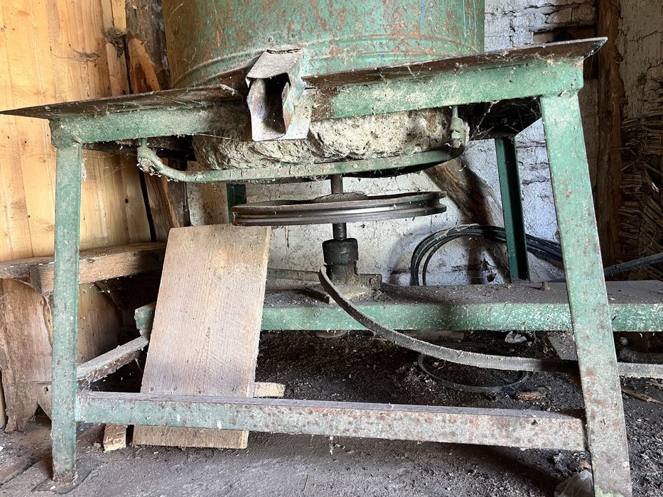 Vand moara patra pe piatra