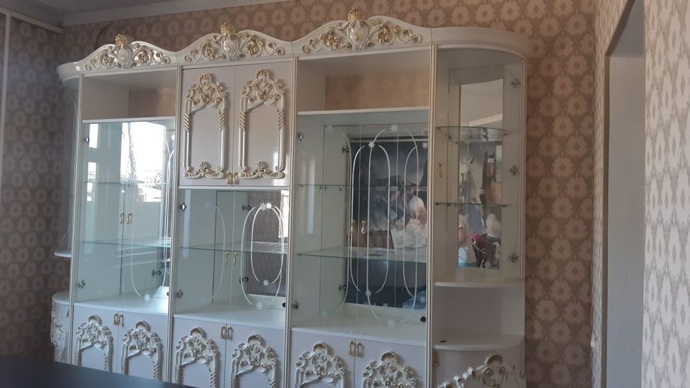 Стенка гостиной 300000 новый