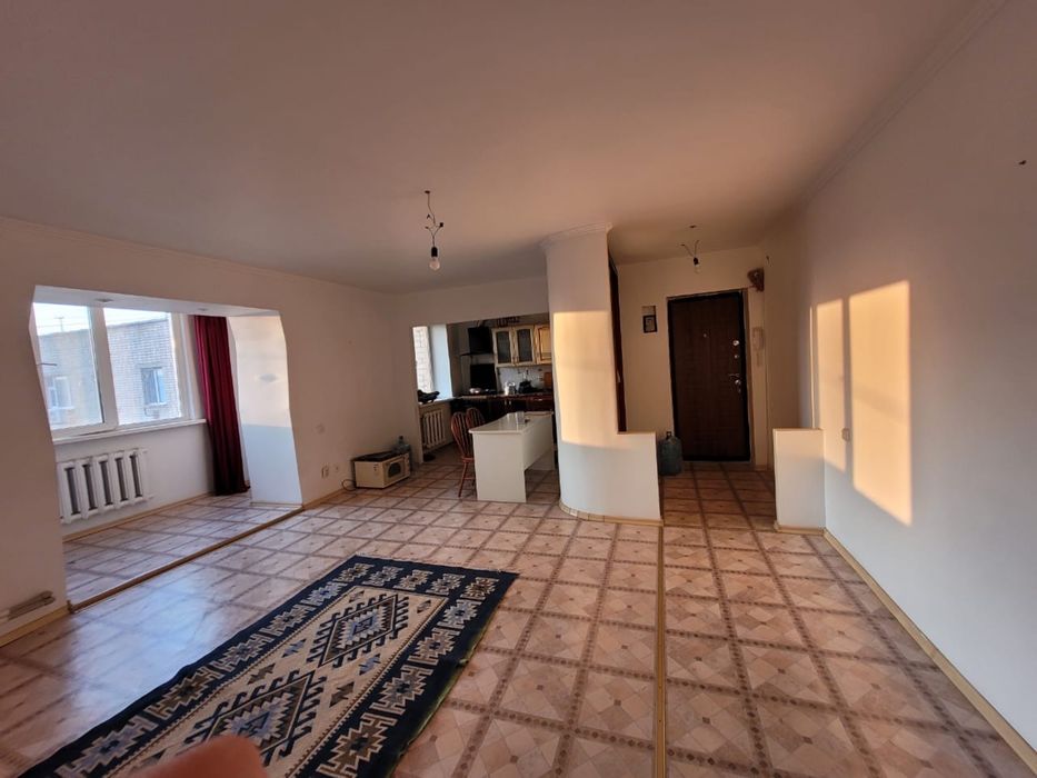 Продается трехкомнатная квартира от собственника