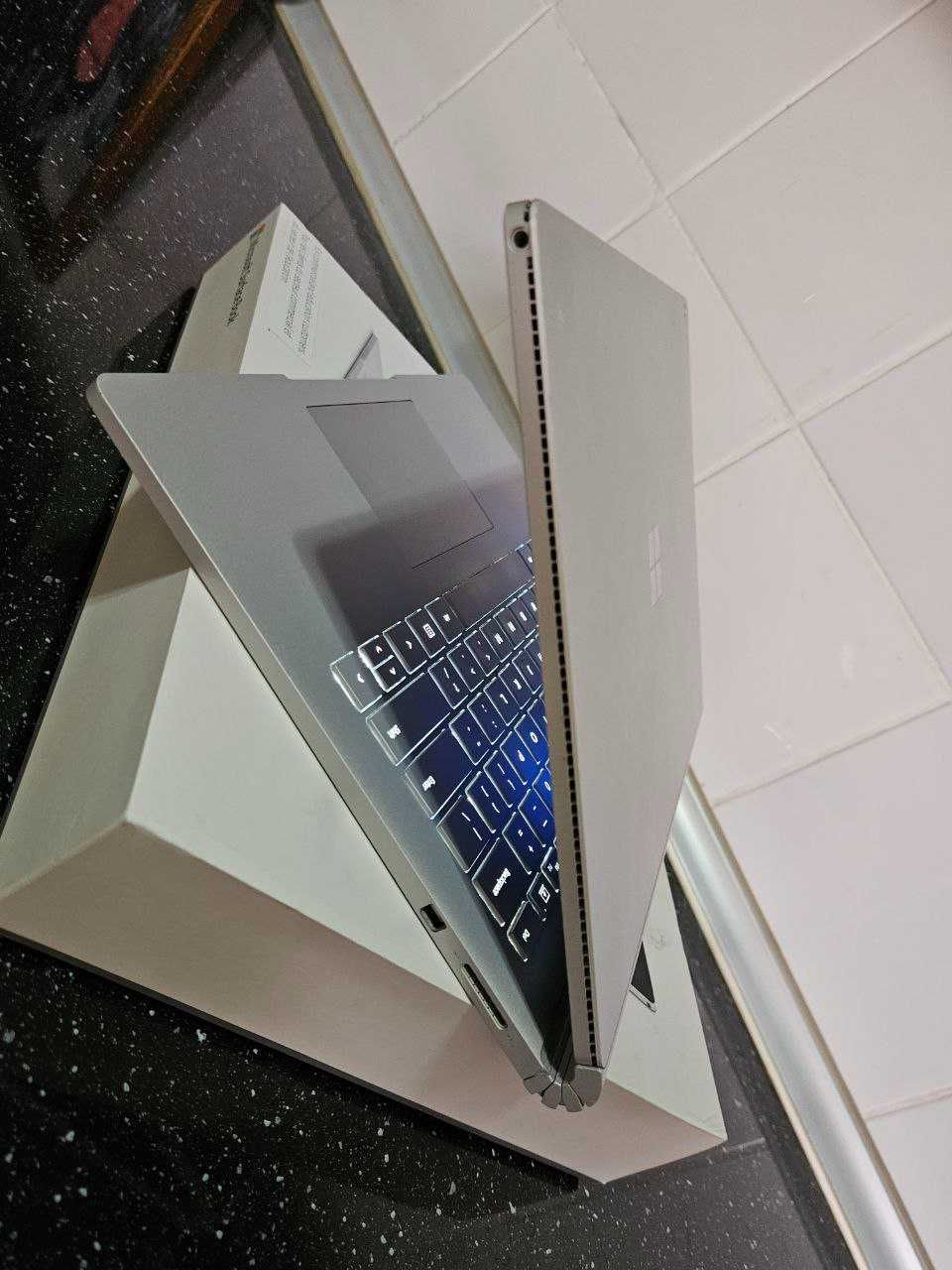 Micrasoft Surface Laptop