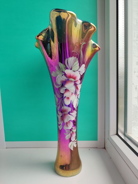 Ваза стеклянная с рисунками цветов