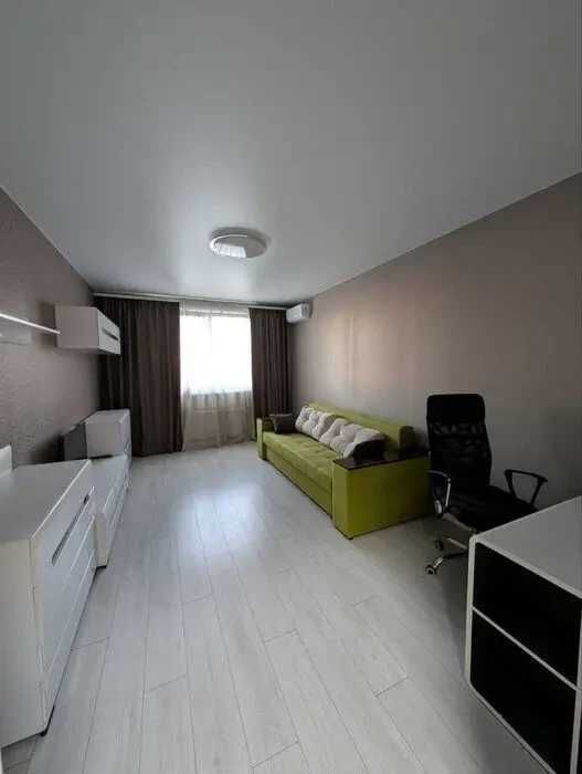 Двустаен имот в кв.Света Троица