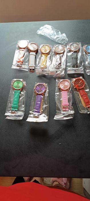 Vand Ceas de culoare MOV nou cu blocare cheita de pornire