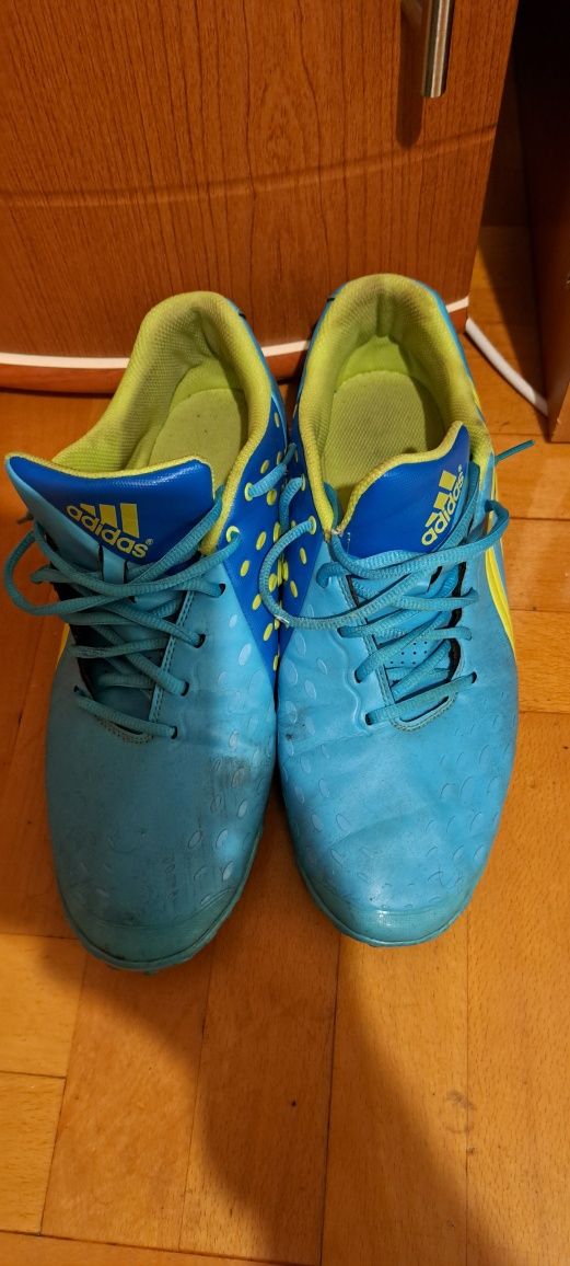 Vând ghete fotbal ADIDAS, marimea 47, pentru teren sin