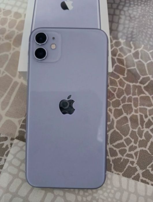 Айфон 11 идеальный меняли только экран