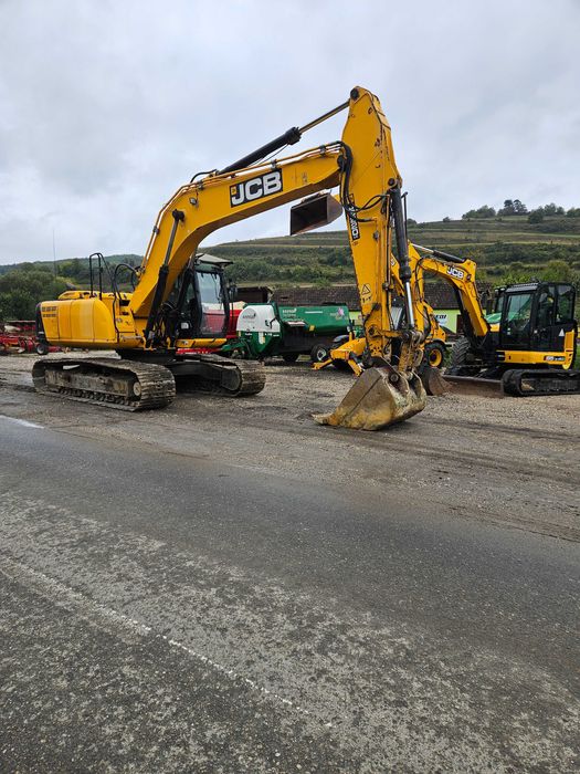 De vanzare excavator JCB JS220 LC
