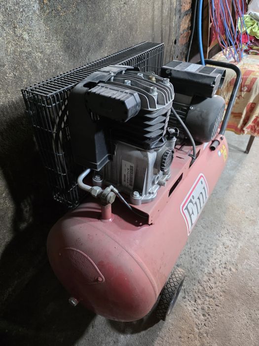 Compresor 2,2 kw butelie 100 L.