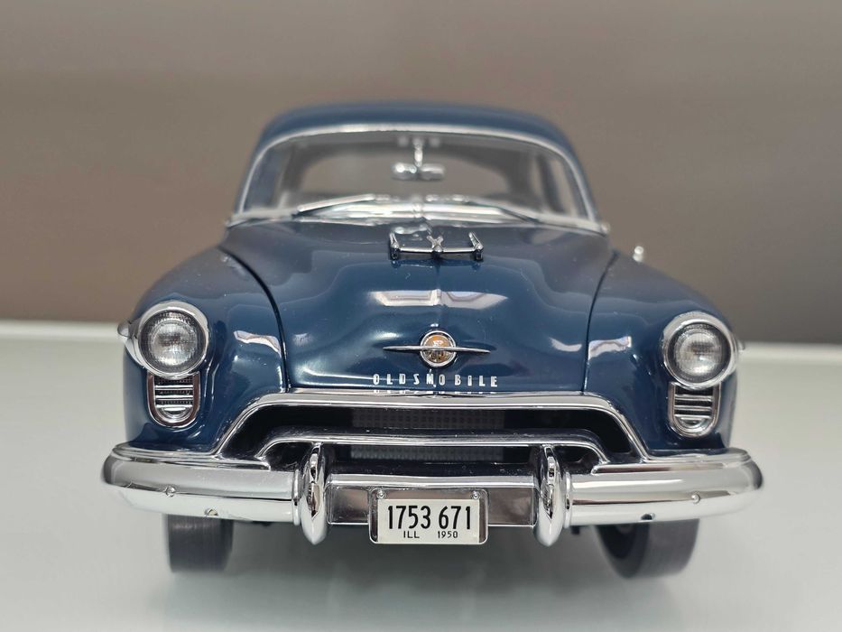 Macheta Auto 1/18 Authentics Oldsmobile 88 1950
