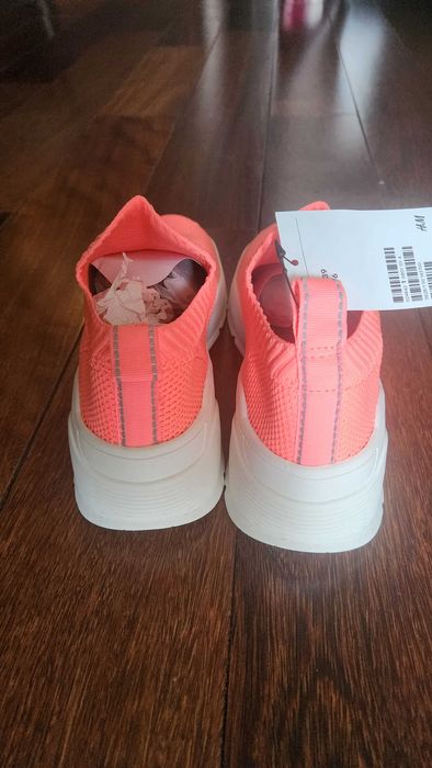 Неонови кецове тип чорап, нови с етикет HM, размер 39