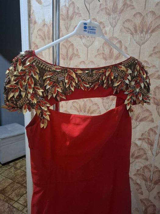 Вечернее платье М один раз надевали