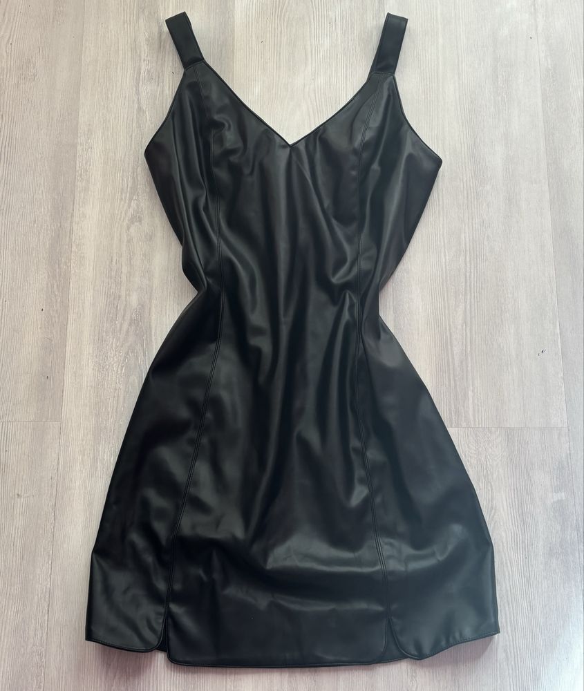 Кроп топове, Oversize тениски, рокля, риза, пола, худи, суичър, сако