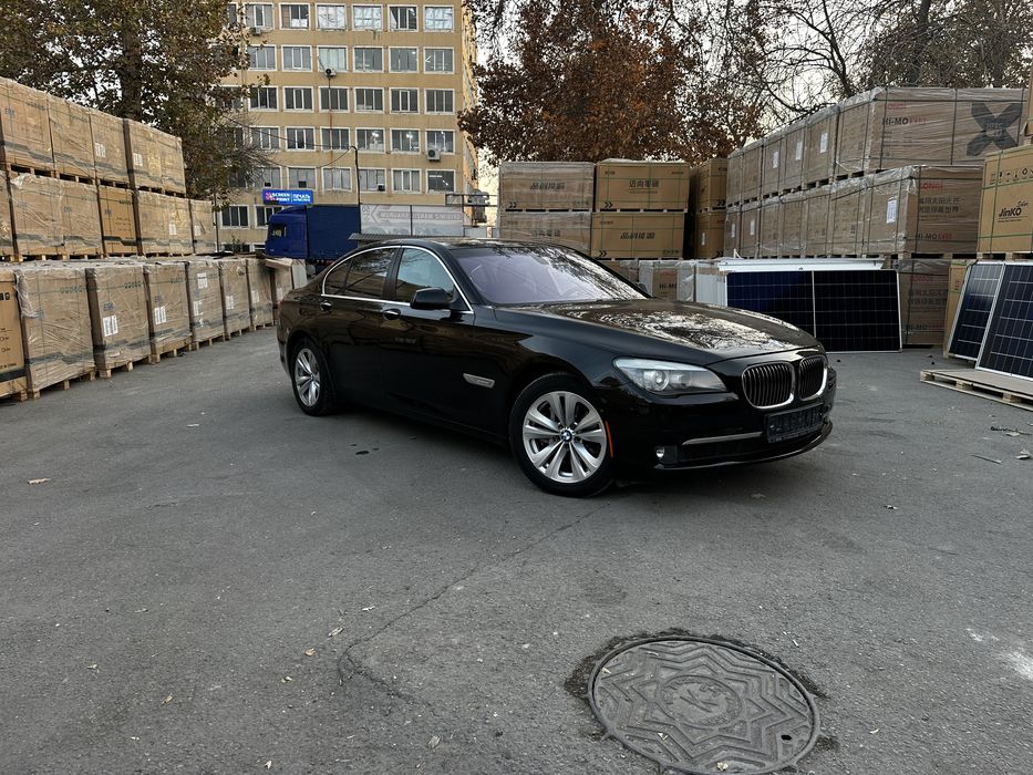 BMW F01 740i коротыш, 2012 год, пробег 127 000 км, местами крашенна
