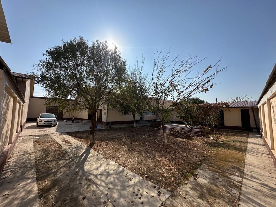 Uy sotiladi srochna!