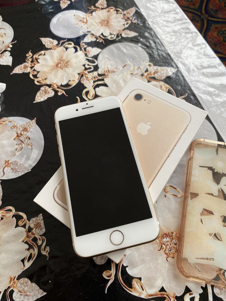 Iphone 7/32 gb gold RU/A