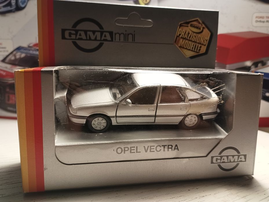 Умалени модели от Миниколички.бг в FB