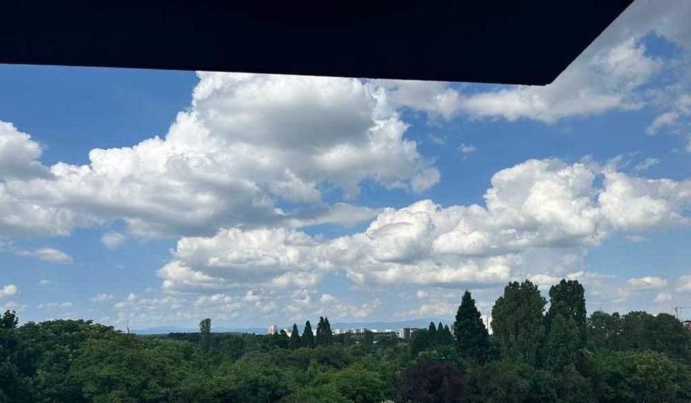 Под наем луксозен 3-стаен апартамент