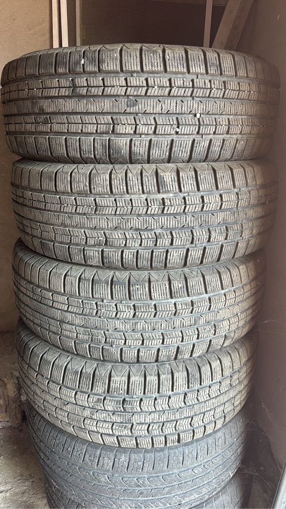 Продам шины комплект R17