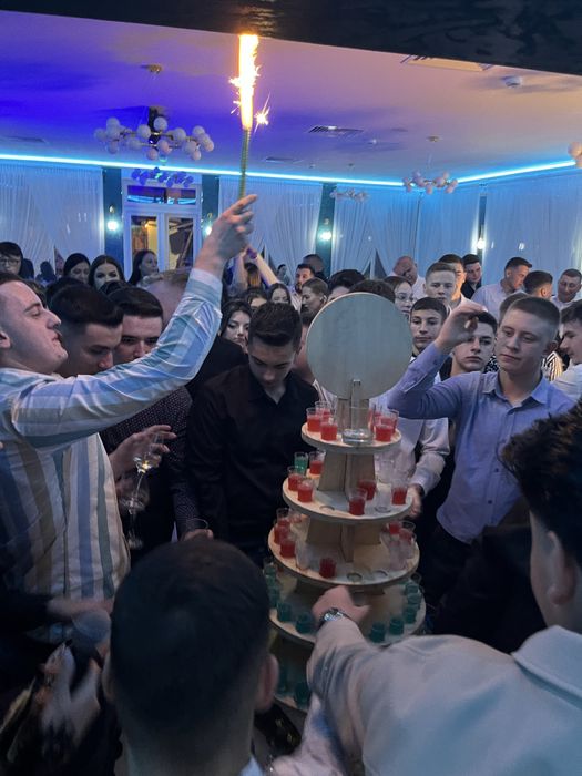 Tort de shoturi de inchiriat. 80 de shoturi. 250 de lei