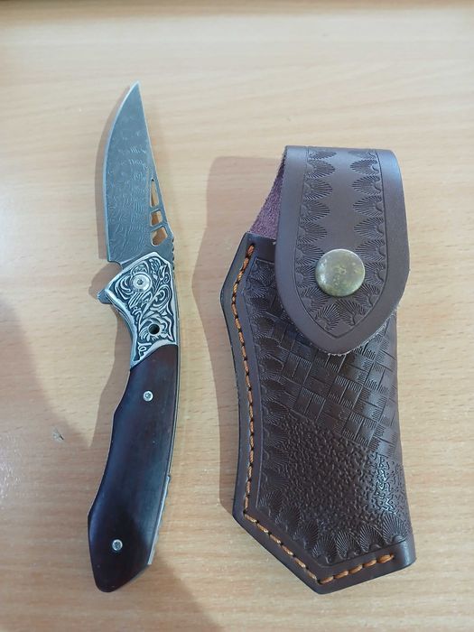 Cutit pliabil Damascus, maner lemn, fara suruburi