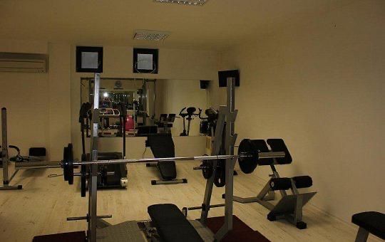 Даваме под наем четиристаен апартамент в кв. Траката