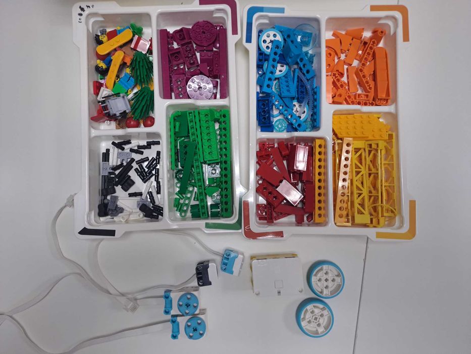 Продавам LEGO® Education SPIKE™ Essential Set - 1 брой