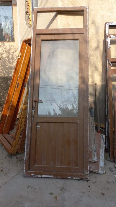 Пластиковые двери окна