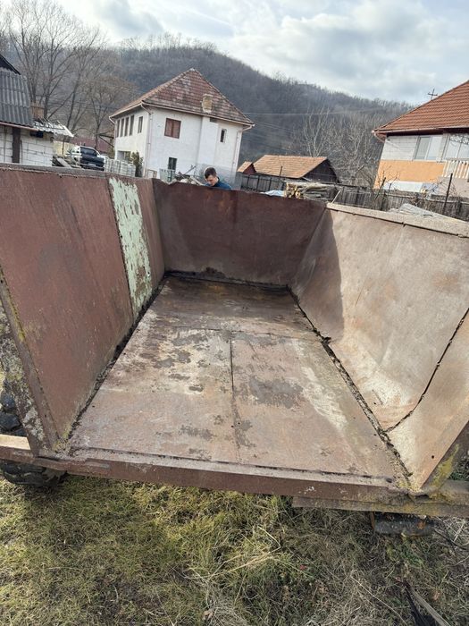 Vand remorca  basculabila