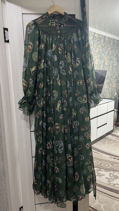 Продаю новое платье